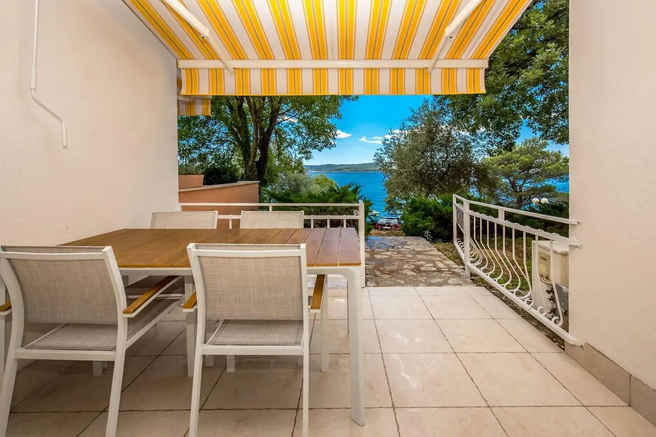 Apartments Selce 0*,