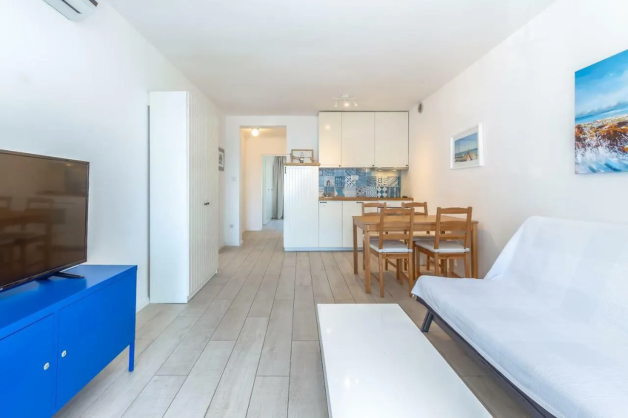 Apartments Selce 0*,